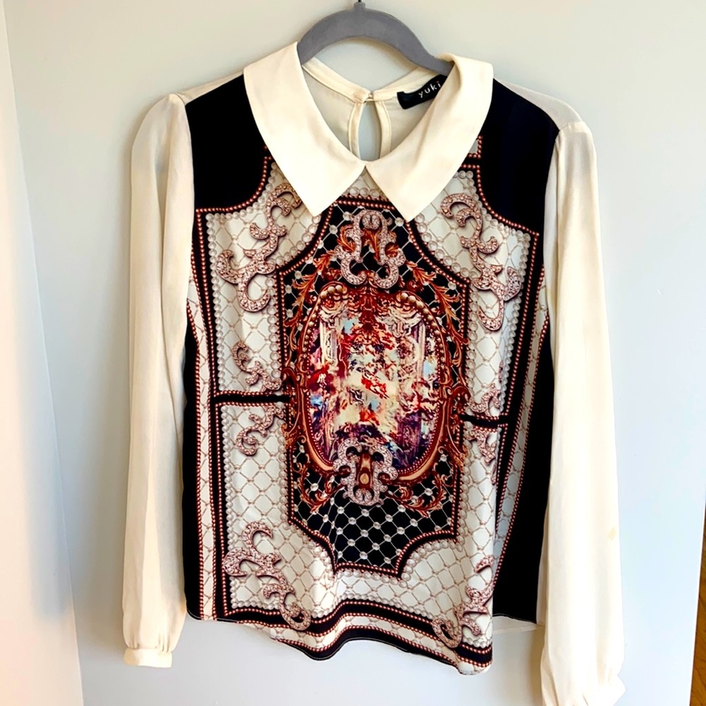 Printed Yuki blouse in size small.